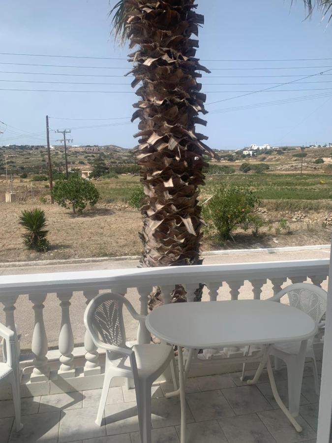 Two Palm Trees Appartement Adamantas  Buitenkant foto